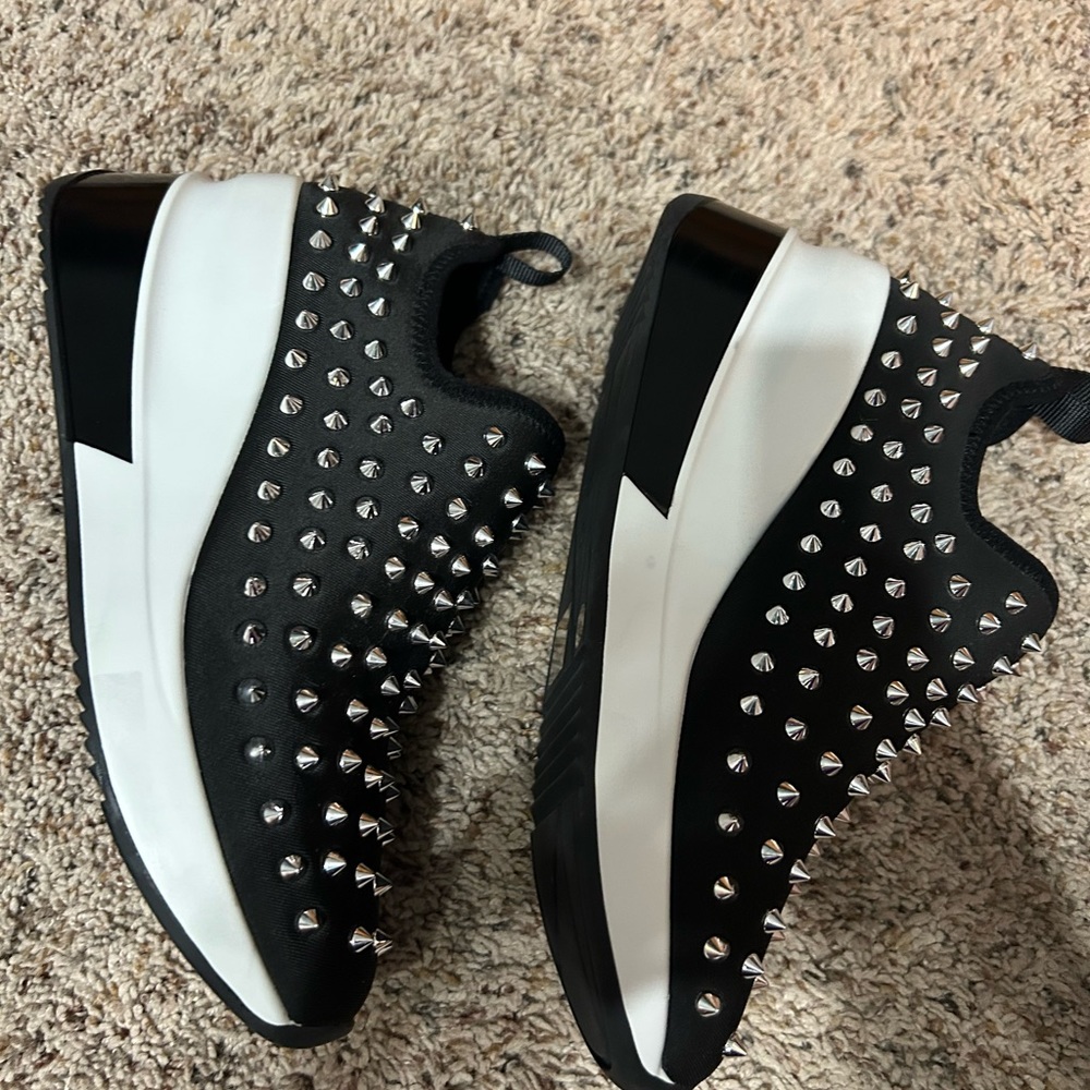 Gianni Bini Spiked tennis shoes